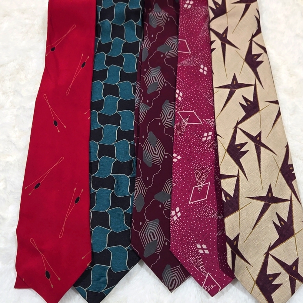 Giorgio Armani bundle of 5 silk ties red, green, burgundy,  cream, black, gray